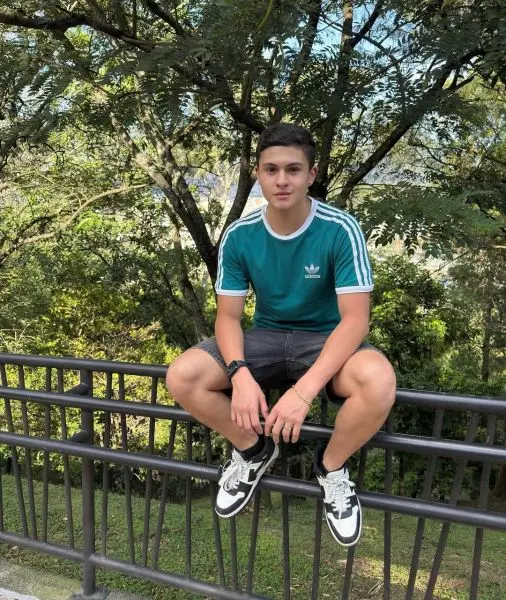 Photo de profil d'un homme adulte