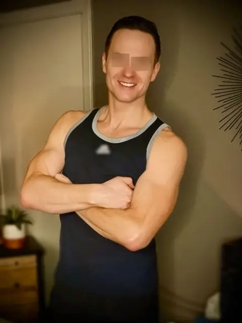 Photo de profil d'un homme adulte