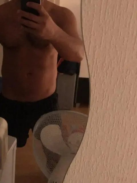 Photo de profil d'un homme adulte