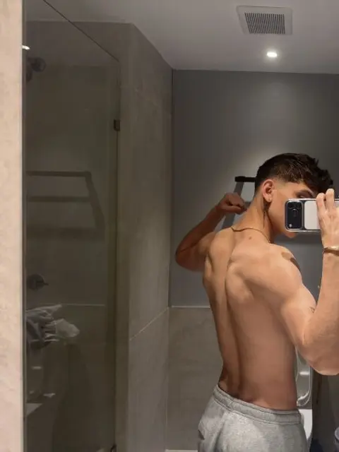 Photo de profil d'un homme adulte