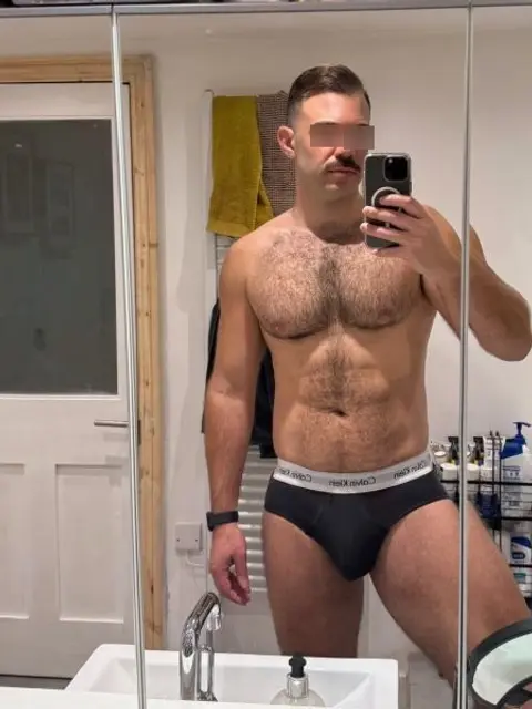 Photo de profil d'un homme adulte