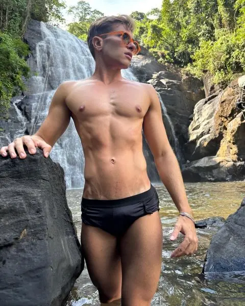 Photo de profil d'un homme adulte