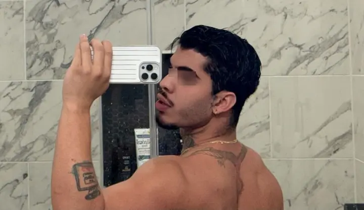 Photo de profil d'un homme adulte
