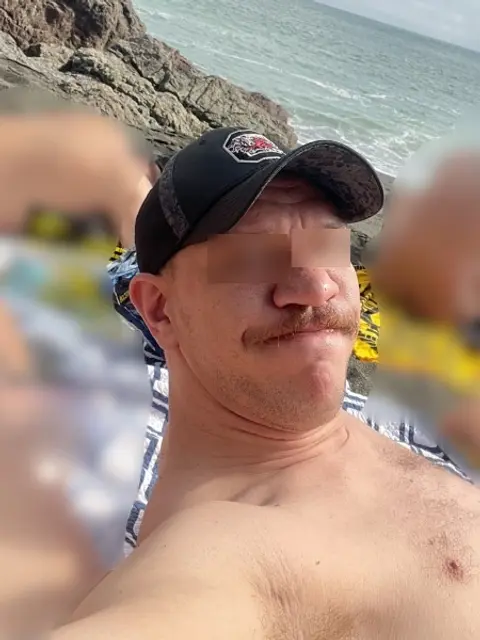 Photo de profil d'un homme adulte